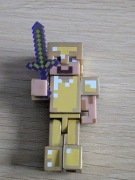 Figurka kolekcjonerska Steve w złotej zbroi Minecraft 