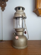 Stara przenośna lampa