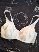 Biały miękki biustonosz Triumph z fiszbinami 75D