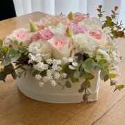 Flowerbox biały w kształcie serca 