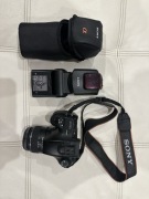 Sony Alpha SLT-A65V + obiektyw DT 18-55mm SAM + lampa Sony HVL-F58AM