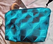 Kosmetyczka we wzory geometryczne