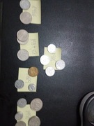 Zestaw monet o różnych nominałach z lat 1985 - 1990