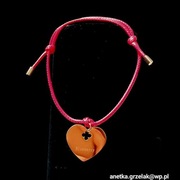 Bransoletka na sznurku czerwonym z serduszkiem