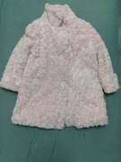 Płaszczyk futerko różyczki F&F pudrowy róż 116 cm (5-6 lat)
