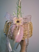 Koszyczek wielkanocny z dekoracją