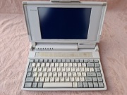 Stary retro laptop Toshiba T1000SE