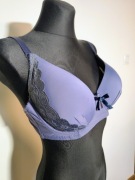 Piękny niebieski kobaltowy biustonosz stanik z delikatną koronką 90E 