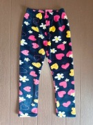 356. Granatowe welurowe ocieplane legginsy w serduszka rozmiar 122