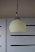 Pojedyncza lampa z bursztynowym kloszem 