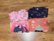 Zestaw ubrań dla dziewczynki 122/128 swetry