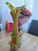 Wyjątkowy wazon artystyczny z kolorowego szkła – unikatowa dekoracja