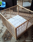 Kojec JONAS z kółkami - Kolor : sosna