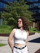 szary naszyjnik lub pasek z ceramicznym sercem