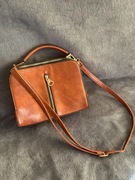 Damska torebka-kuferek