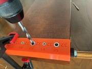 Przymiar / Szablon do wiercenia – kołki 8 mm i konfirmaty fi5