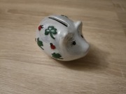 Mała skarbonka świnka opalizująca koniczynki