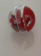 Interaktywna kula dla kota na przysmaki