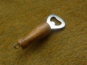 Stary otwieracz do butelek kapsli barowy drewno PRL