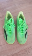 Buty sportowe halowe.