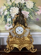 francuski zegar kominkowy z pozlacanym elementem 