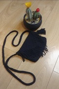 Torebka handmade makramowa czarna z frędzlami i chwostem boho