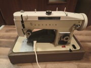 Stara zabytkowa maszyna do szycia Łucznik  cena do negocjacji 