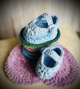 Kapciuszki niemowlęce- szydełkowe papcie niechodki