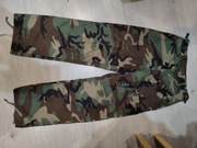 Spodnie w kamuflażu Wodland marki Helikon Tex 