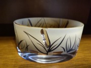 Szklana misa z motywem trzcin