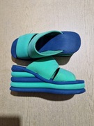 Klapki na platformie, sandały na koturnie 