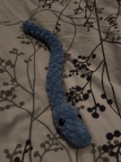 mały niebieski wąż na szydełku pluszak maskotka amigurumi rękodzieło  
