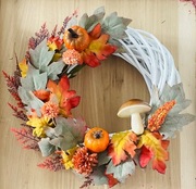 Wianek jesienny na drzwi