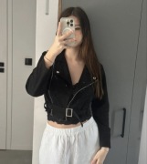 Cienka krótka kurteczka