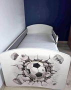 Łóżko dziecięce z materacem z piłka