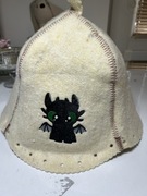 Czapka do sauny jasna z haftem Nocna furia