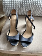 Sandały na obcasie Ochnik 