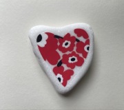Marimekko serce, magnes na lodówkę, malowany kamień