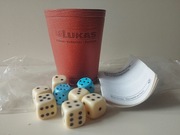 Kubek na kostki do gry Berliner Spielkarten. Zestaw kostek. Niemcy