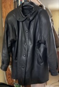Kurtka damska skórzana w rozmiarze L / XL 