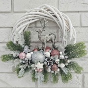 Wianek stroik święta na drzwi renifer róż srebro wieniec 