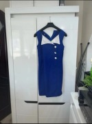 Elegancka niebiesko - biała sukienka z kołnierzykiem - Fashion