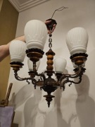 Żyrandol klasyczny że zdobieniami antyk 6 kloszy