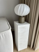 Postument dekoracyjny Terra piedestał kolumna złamana biel