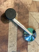 Gałka do opuszczania szyby w drzwiach samochodowych