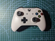 Biały gamepad do Konsoli Xbox ONE z Analogami Halla