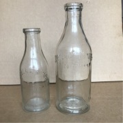 Stara zabytkowa bogato sygnowana butelka na śmietanę