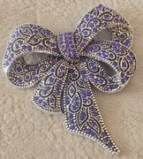 Piękna brosza Broszka bogatozdobiona KOKARDA Na szczęście NOWA (T). DUŻA.