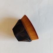 Eloy viralowy pędzel flat top kabuki do podkładu magic foundation