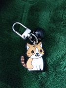 Gumowy brelok, zawieszka z kotem i dzwoneczkiem